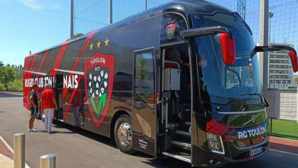 Pub Store floque le bus du RCT bus_RCT